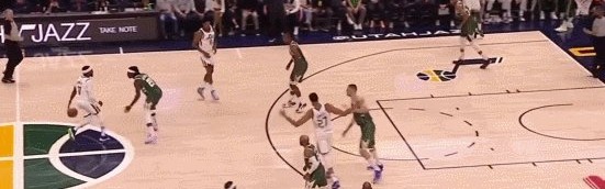 体育资讯-大洛归来带回雄鹿ID 卫冕冠军开启冲刺模式