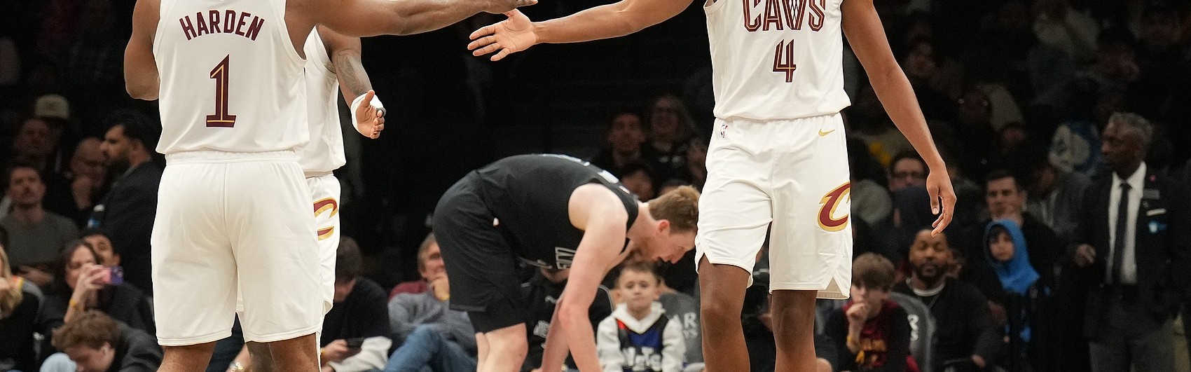 开云博彩-媒体人：莫布里基本属于不会投篮 米切尔哈登肯定能看出&amp;但不会说