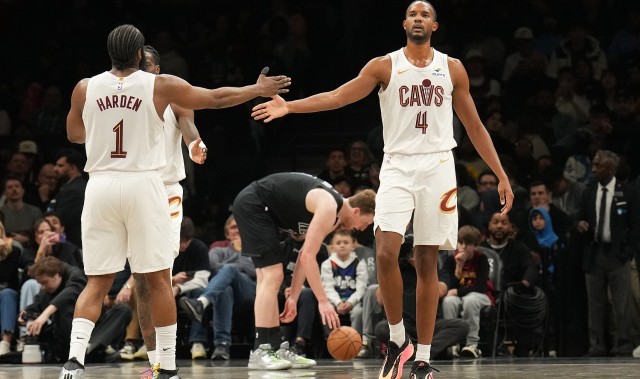 开云博彩-媒体人：莫布里基本属于不会投篮 米切尔哈登肯定能看出&amp;但不会说