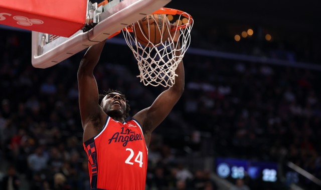 开云投注-船记：科比·布朗被下放到发展联盟圣迭戈快船队 出战今日比赛