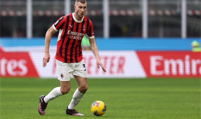 全球搏彩平台-缝了9针！意媒：帕夫洛维奇身体状况需每天监测，出战科莫存疑