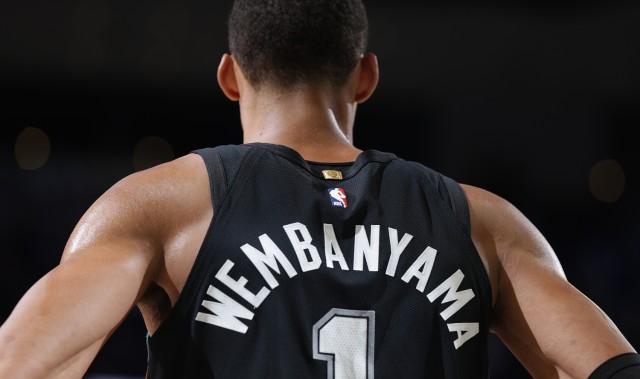 体育资讯-弗莱：文班足够年轻且迅速改变了球队文化 我支持他拿MVP