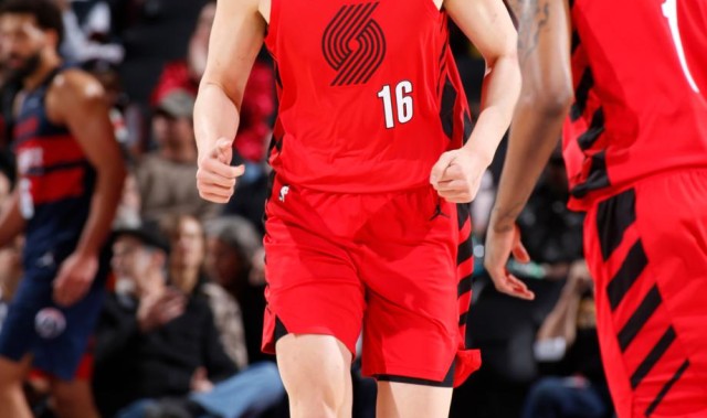 体育资讯-杨瀚森6分4篮板阿夫迪亚20+7 开拓者轻取奇才