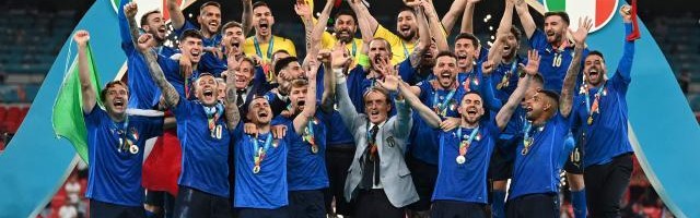 体育娱乐-马德兴现场观欧洲杯随感②：曼奇尼复制郎平模式？