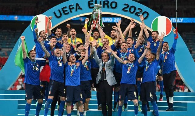 体育娱乐-马德兴现场观欧洲杯随感②：曼奇尼复制郎平模式？