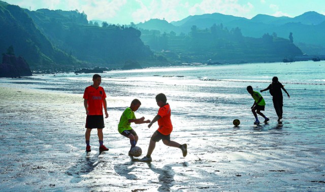 福建霞浦：校园竞逐绿茵梦|足球|足球队|霞浦足球|校园足球|福建省_新浪体育_新浪新闻
