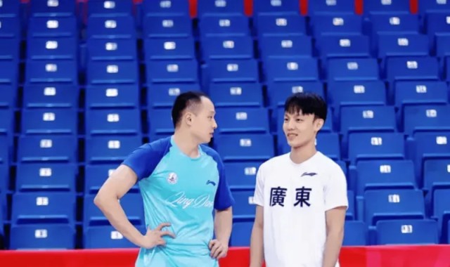 全球搏彩平台-上半场徐杰4中2得到5分3助攻，胡明轩罚球2中2得到2分2助攻