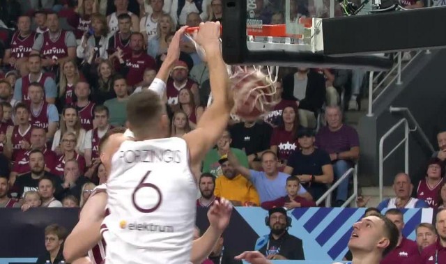 赛事直播-惨遭约老师压制，波尔津吉斯7中3得14分6板2助1断3帽，三分4中0