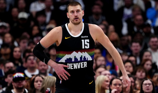 开云投注-状态不佳还是大三双🙁约基奇35分14板13助5断2帽 基本盘夯到爆