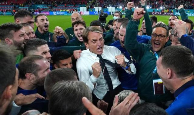 全球搏彩平台-意大利无牌可打点球幸运晋级 曼奇尼遇到麻烦了！