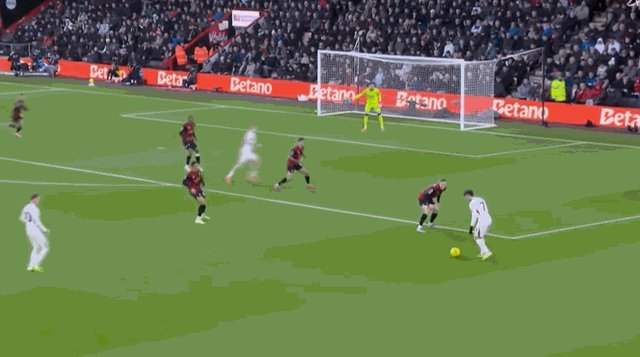 1765046701549077476.gif 库库头球.gif