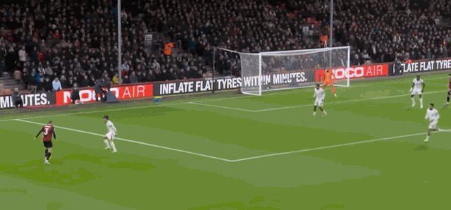 1765046886249077207.gif 传中抢点.gif